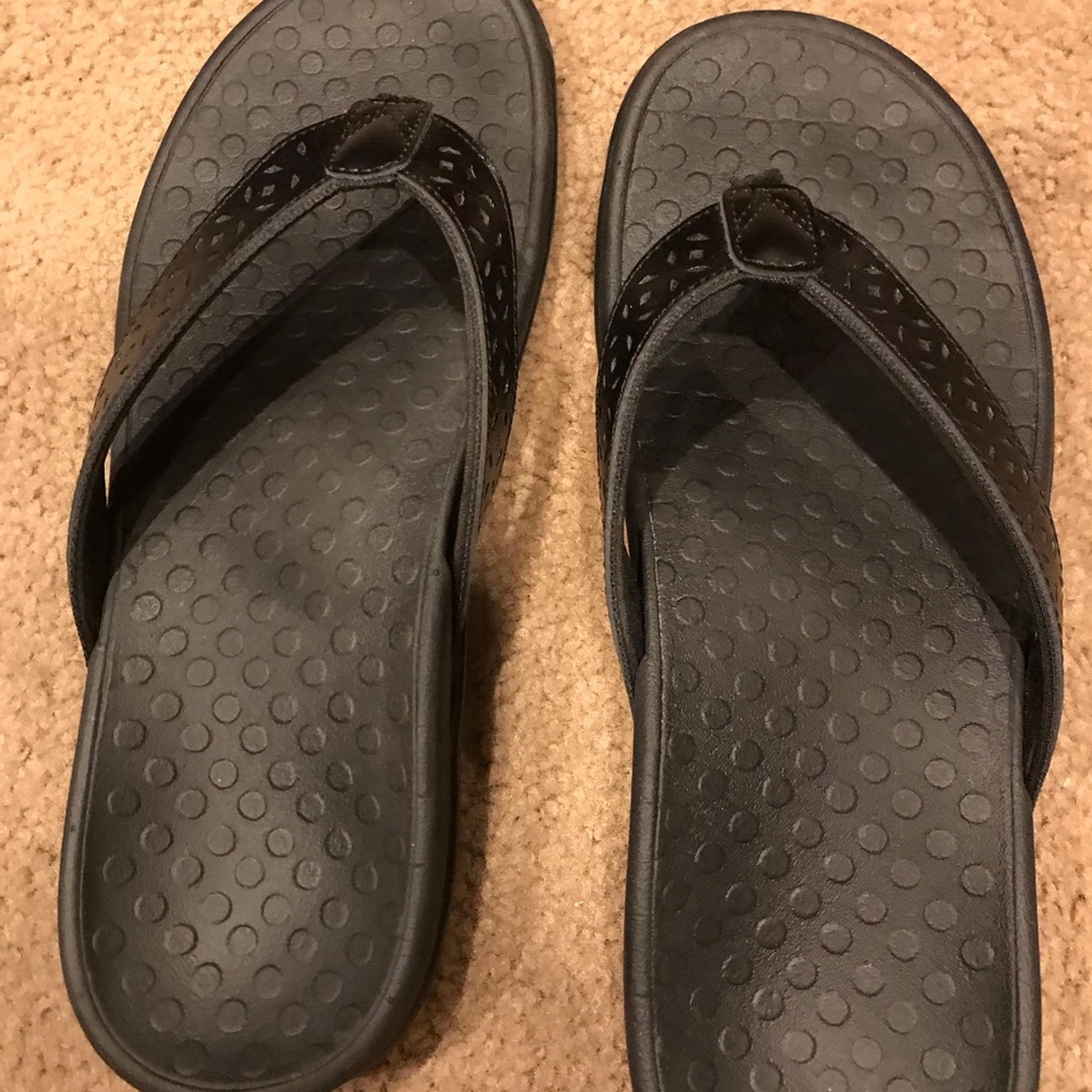 Vionic Leather Thong Sandals - Tide Anniversary